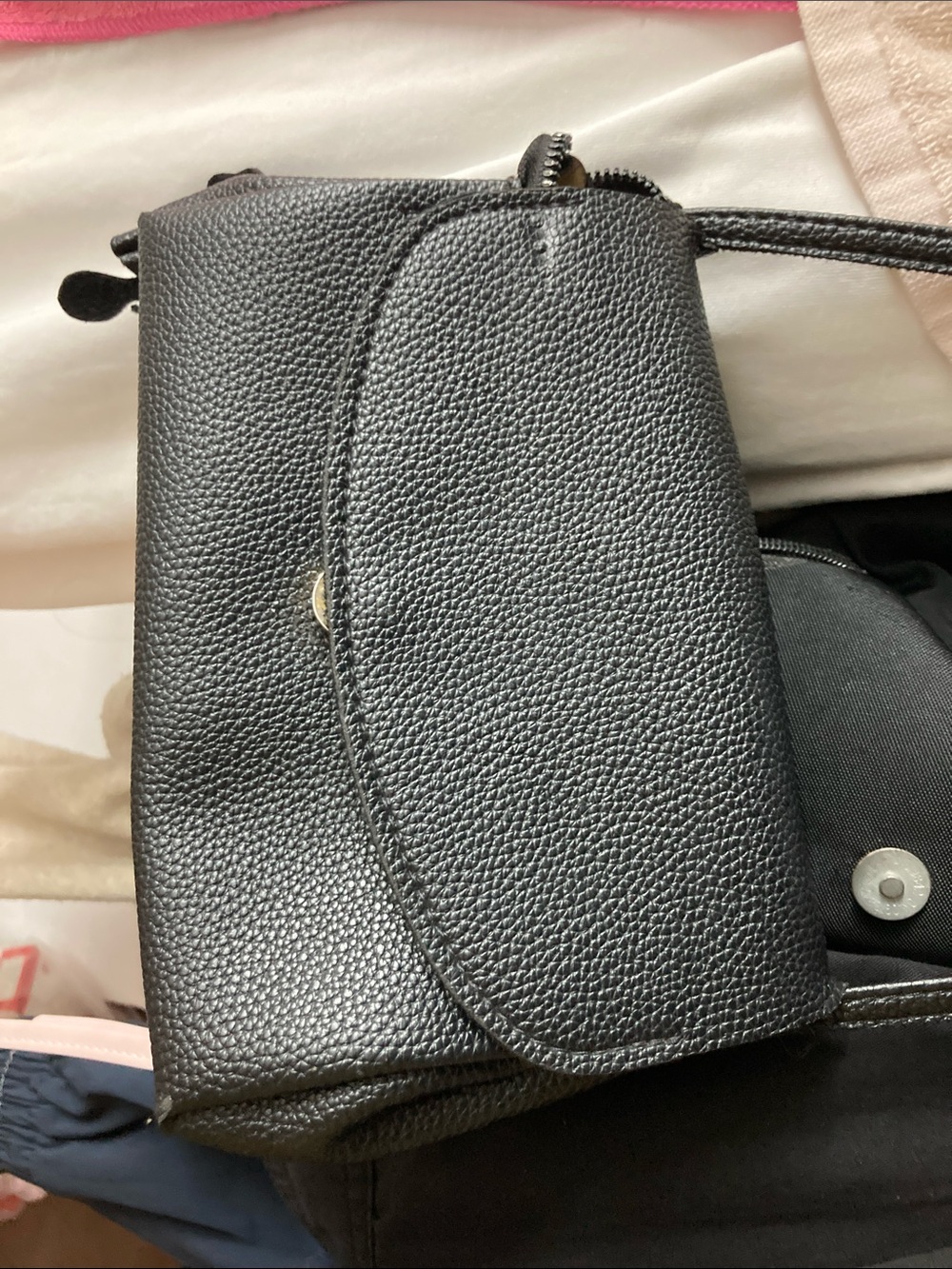 Sleek Black Pebbled Cosmetic Crossbody Bag - Everyday Compact Organizer